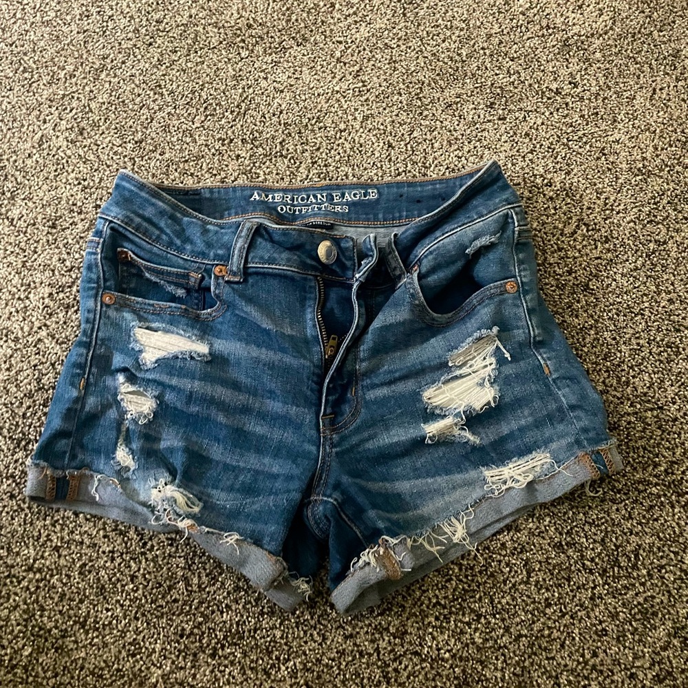 American eagle shorts, size 5 but fits a little smaller. like new, worn once
